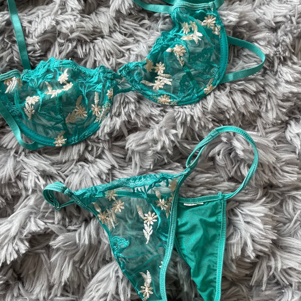 Matching bra set